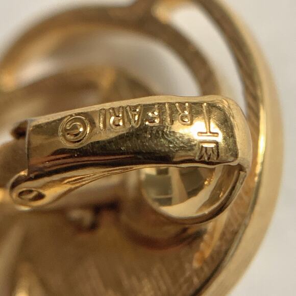 Vintage Signed Crown Trifari Earrings Gold Tone Faux Pearl Clip On Mid Century - Picture 14 of 16